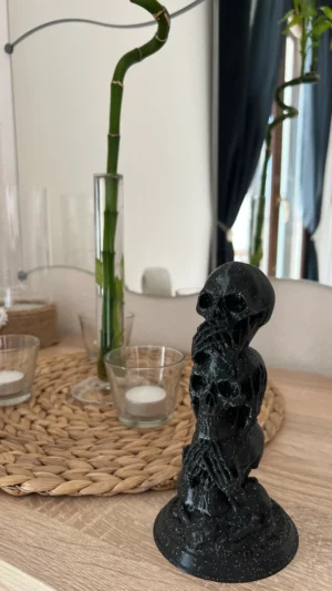 Το 3 Wise Skulls είναι ένα εκπληκτικό σχέδιο εμπνευσμένο από το διάσημο ιαπωνικό εικονογραφικό ρητό "δεν βλέπω, δεν ακούω, δεν μιλάω για το κακό".