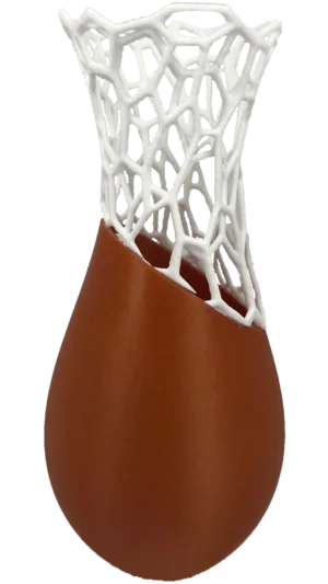 Βάζο Lace, ένα μαγευτικό σχέδιο που συνδυάζει άψογα μοτίβα εμπνευσμένα από τη φύση με το σύγχρονο στιλ.